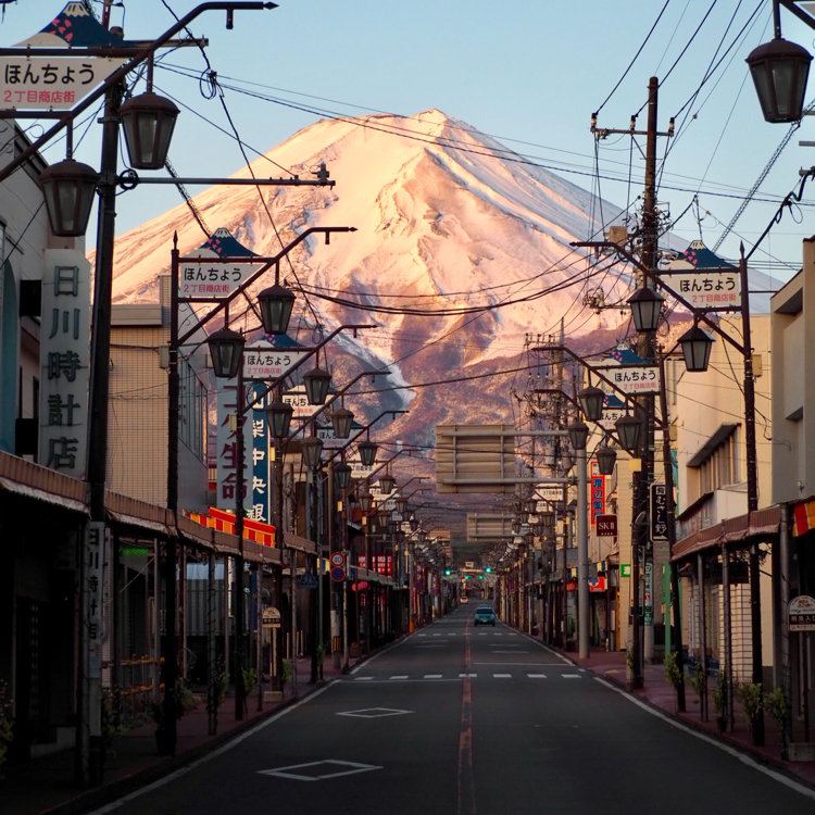 【ローカル商店街】日常に潜む美！富士吉田市の富士山を望む商店街を巡る