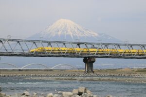 【ドクターイエロー】引退！知られざる歴史と魅力を探る7つのポイント