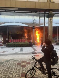 【レトロゲーセン ザリガニ】伝統的ゲーセンが引き起こす真実：火事との関係