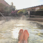 【ひとり旅】ソロ温泉の達人が選ぶ！ひとり旅に最適な賑やかな温泉地の６つの共通点