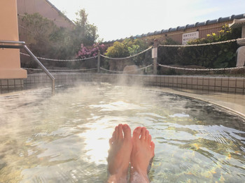 【ひとり旅】ソロ温泉の達人が選ぶ！ひとり旅に最適な賑やかな温泉地の６つの共通点