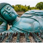 【感動必至！】とにかく大きい世界一の横たわる大仏が気持ちよさそうです