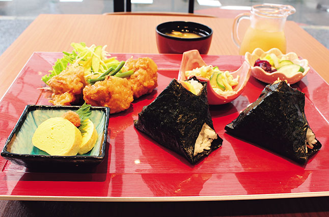 【ランチにぜひ】お昼はお気に入りのおにぎりカフェでのんびり