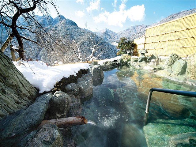 【秘境】心躍る旅を：ケーブルカーでたどり着く至福の露天風呂