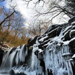 【くじゅう連山】「暮雨の滝」の氷柱が織りなす幻想的な冬の風景：氷の滝を見に行った
