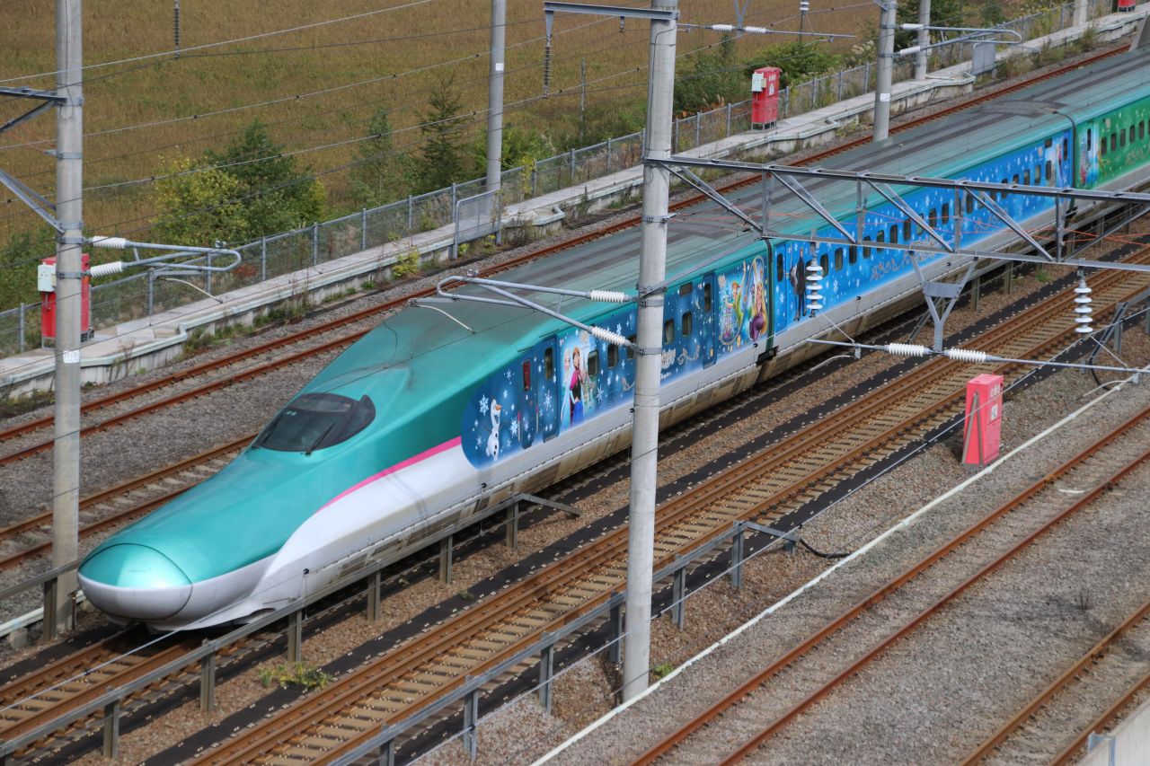 【ディズニー新幹線】特別運行！夢の旅へ出発する瞬間