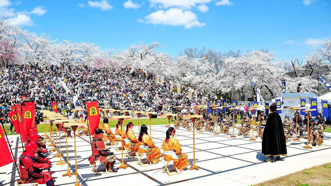 【名物】天童の舞台裏:人間将棋とその思い出の情景