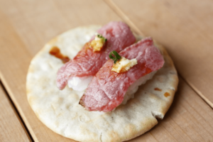 【ご当地グルメ】白川郷と漬物ステーキ：三田悠貴が魅せる岐阜の美食と文化