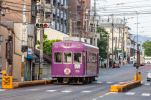 【驚愕！】狭すぎる駅ホームの実態：まもなく廃止されるホームとは？