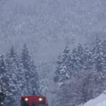 【冬の会津鉄道】窓なしトロッコで体験する会津の極寒！防寒対策も万全に