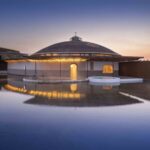 【五感を満たす】名建築と温泉の極上体験：建築家が手掛けた癒し空間