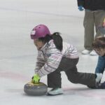 【次世代を育てる】カーリング教室で子どもたちに楽しさを教える現役選手