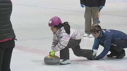 【次世代を育てる】カーリング教室で子どもたちに楽しさを教える現役選手