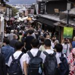 【オーバーツーリズム】インバウンド観光の新常識: 定番スポットの集中と地方空港の役割