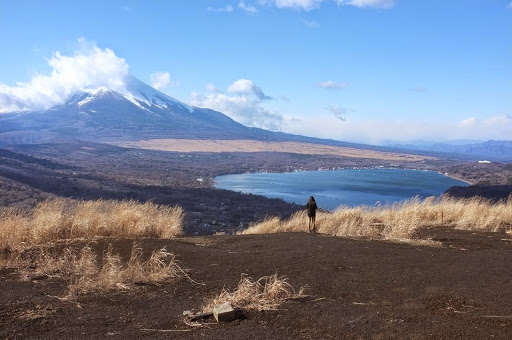 【低山ハイク】雪残る富士山を望む！三国山で楽しむ春のハイキング