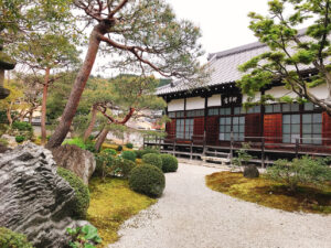 【これも買う?】山奥の空き寺株が完売!?外国人投資家が注目する理由とは