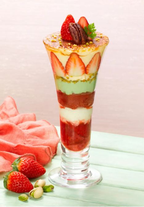 【いちごフェア】春の味覚、苺とピスタチオ!ロイヤルホスト新作パフェとパンケーキ特集