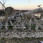 【B級スポット】天才漁師の20年：貝殻だらけの公園の秘密とは？