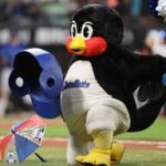 【つば九郎の挑戦】ファンに寄り添う神宮球場のグルメ＆グッズ継続販売の裏側