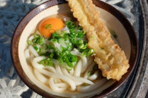 【インバウンドの鍵】全国のご当地B級グルメを巡る!外国人観光客の美味しい旅