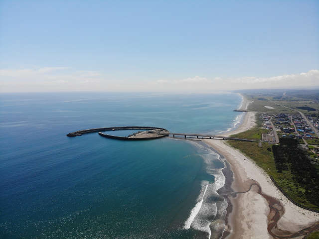 【駅から徒歩で】北海道の珍スポット！「ワイングラス型」漁港を徹底解剖！