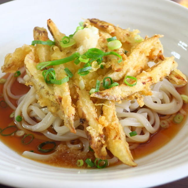 【絶品！】福岡空港で味わう！最高の逸品「博多やりうどん」とごぼう天の魅力