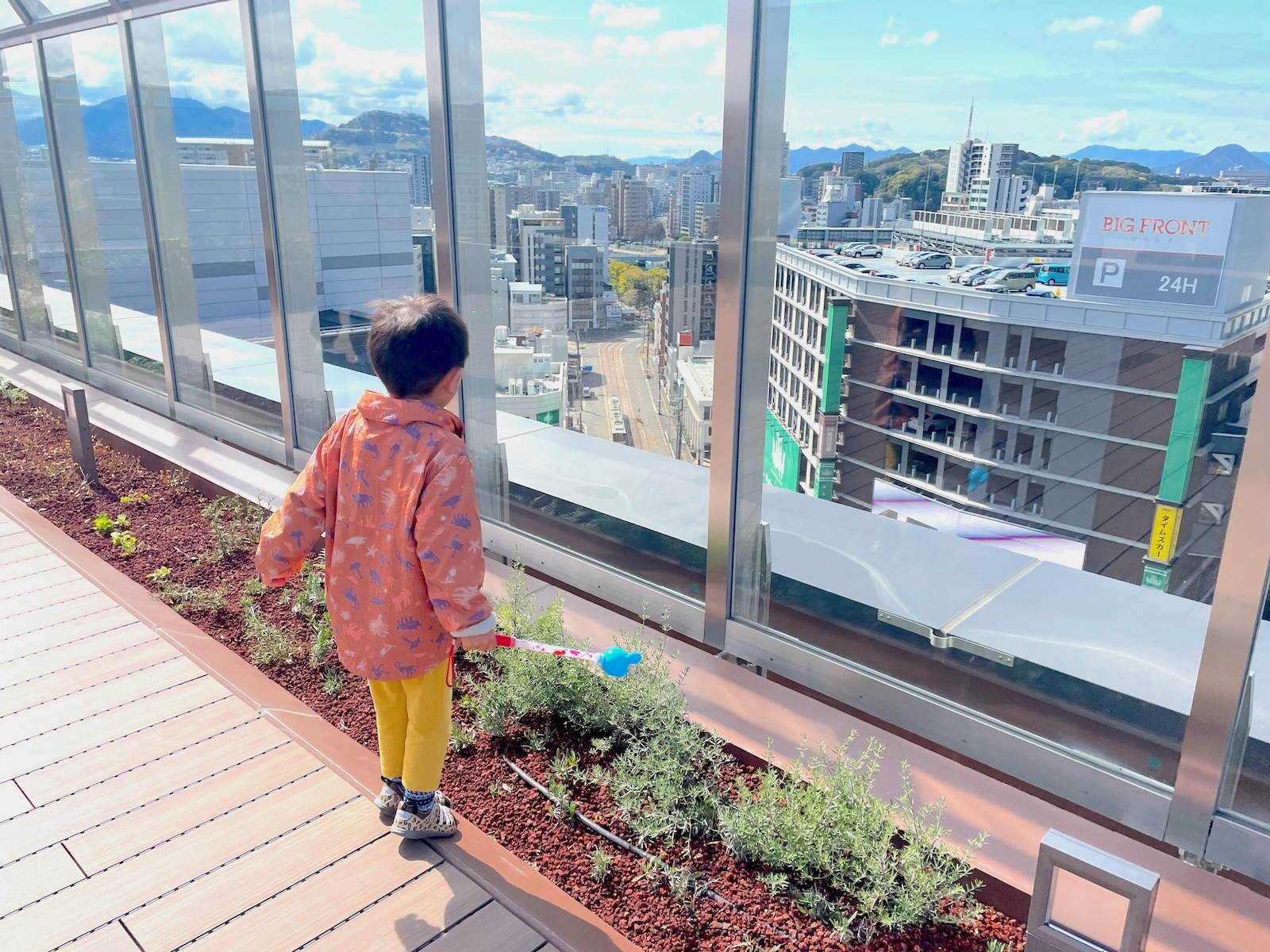 【広島駅屋上に登場！】広電のバスと電車が遊べる！子供も大人も楽しめる広島新スポット