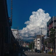 【夏は一人旅！】懐かしの夏：入道雲が呼び覚ます思い出の旅に出よう！