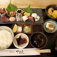 【京都で味わう！】魚料理の宝庫：創作料理魚河岸やま久の絶品お造り定食