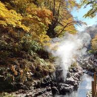 【ひとり旅で紅葉🍁」紅葉の魅力を探る！ひとり旅で訪れる山の温泉地を厳選しました