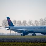 【知らないと損！】飛行機の遅延で最大11万円補償される制度とは