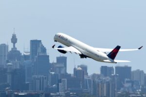 【運賃上昇注意!】オーストラリア航空、燃料高騰で座席数削減とセール継続