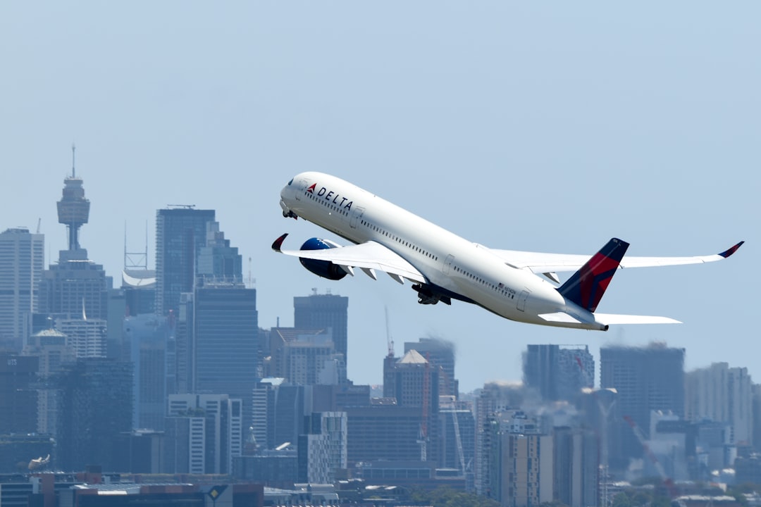 【運賃上昇注意!】オーストラリア航空、燃料高騰で座席数削減とセール継続