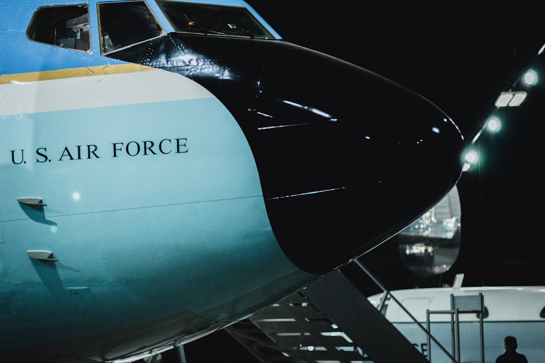 【豪華な空の移動】米国大統領専用機の最新鋭ブリッジ型機が公開