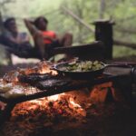 【焼くだけ！】キャンプ飯の定番・焼き料理25選で食卓を彩る