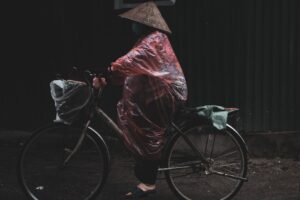 【雨の日も安心！】自転車の傘差し禁止に対応するレインポンチョ6選