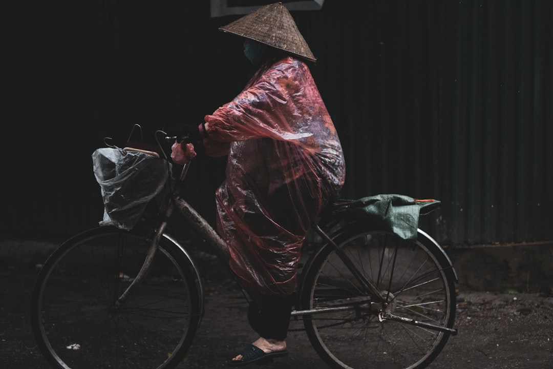 【雨の日も安心！】自転車の傘差し禁止に対応するレインポンチョ6選