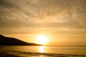 【夏の思い出づくり！】大阪湾で楽しむ海上アスレチック「二色の浜ウォーターパーク」