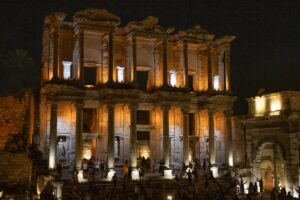 【幻想的!】トルコの古代遺跡が夜間公開、20か所で「ナイト・ミュージアム」開催中