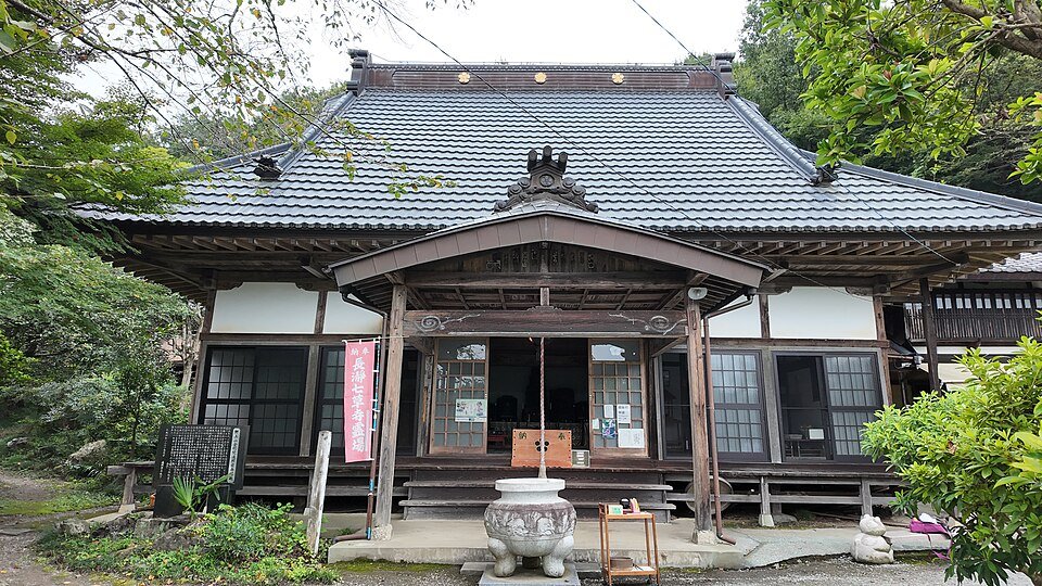 宿の食事処で過ごす穏やかな時間