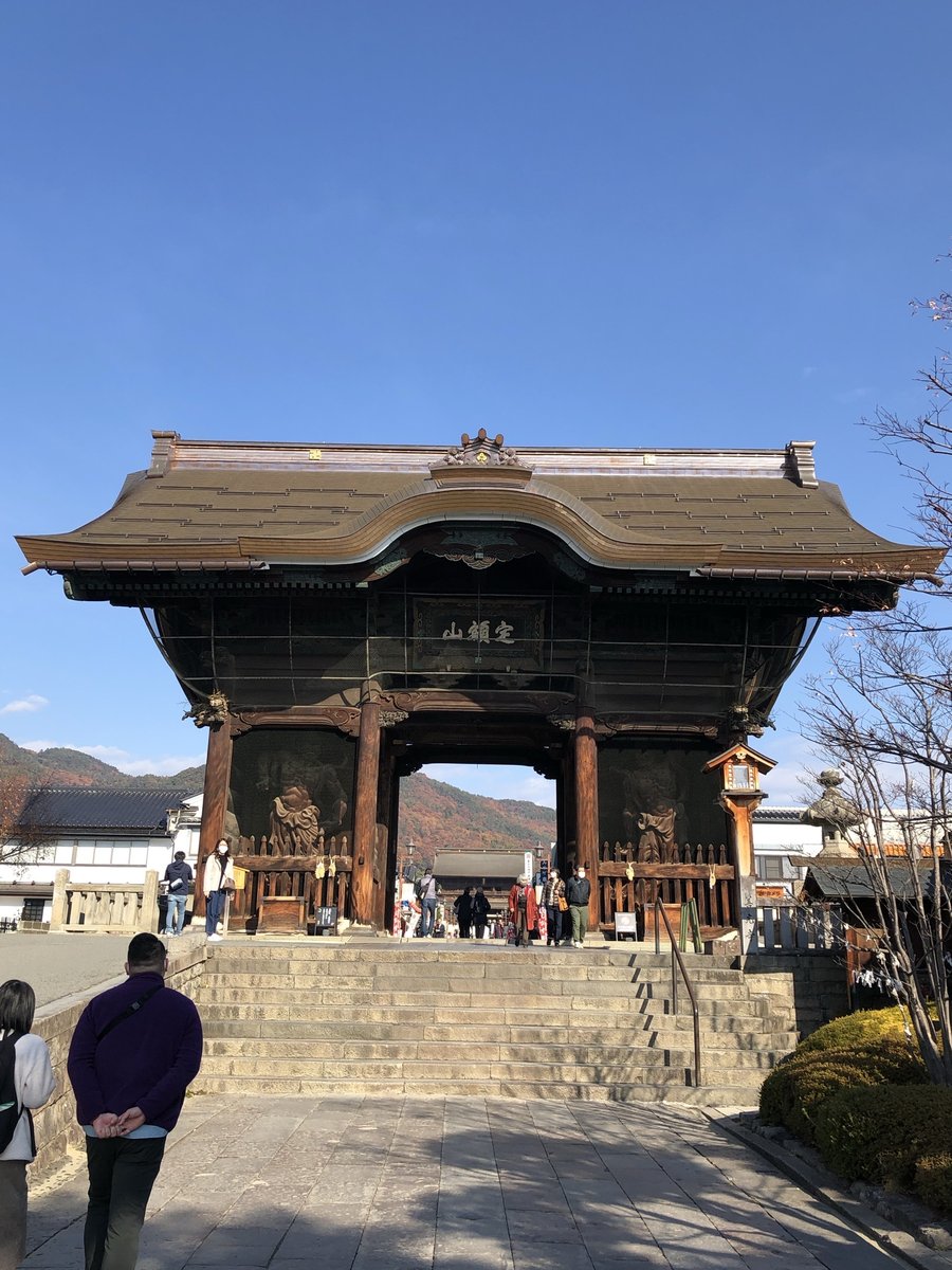 【行ってみた!】早朝の善光寺は静かだった|小諸城の紅葉と昔の時間を感じた夫婦旅