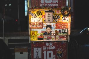 【敬老の日特集】京都最大級ナイトマーケットで、孫とおじいちゃんの夜遊び