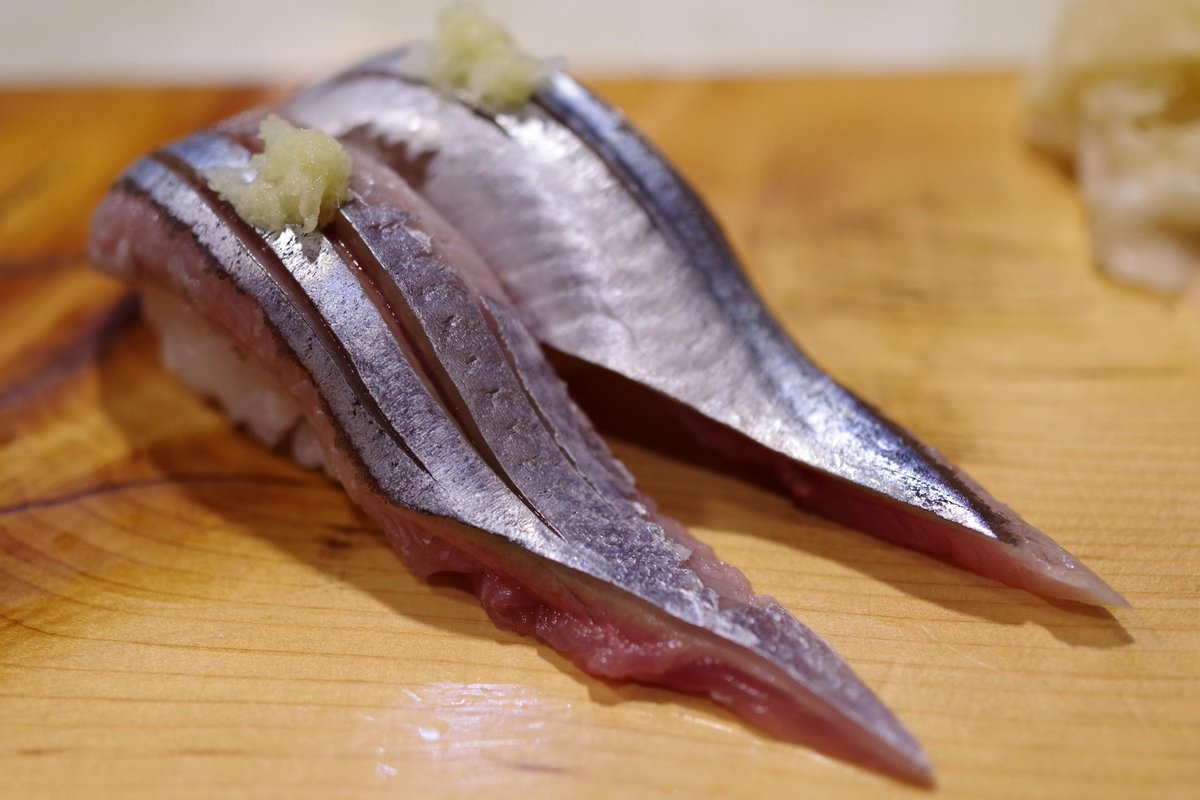 親と一緒に食べるお寿司の時間